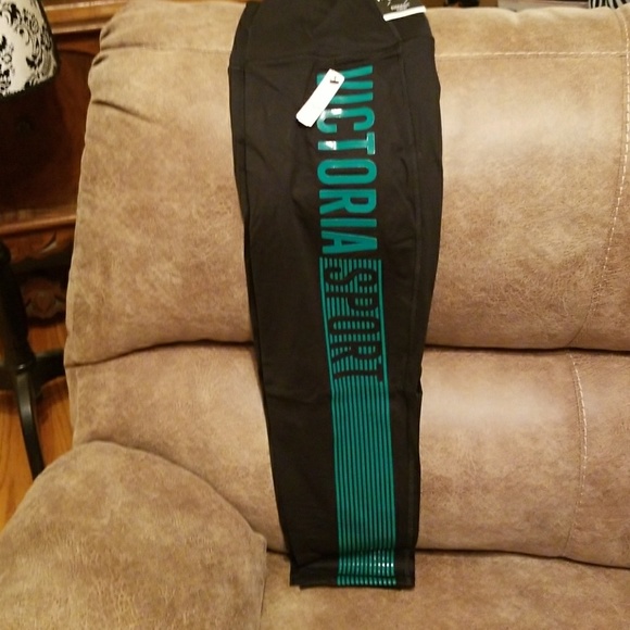 VICTORIA'S SECRET SPORT CAPRI - Picture 1 of 2